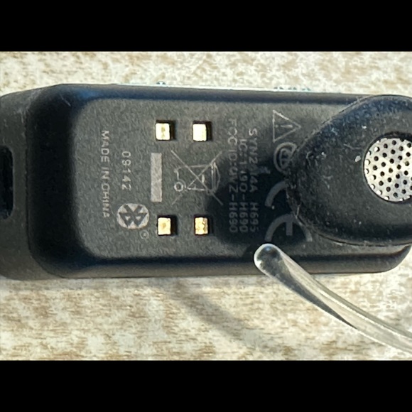Motorola Bluetooth Earpiece - Picture 6 of 6